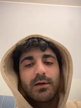 Snapshot of elia2711 chatting on 02-13-26, 05:46 elia2711 online show from 02-13-26, 05:46