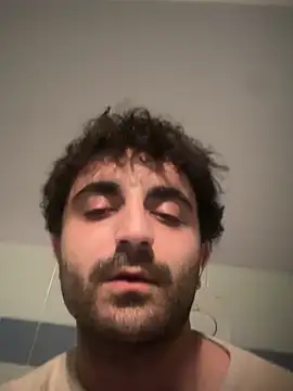 Snapshot of elia2711 chatting on 02-16-26, 04:22 elia2711 online show from 02-16-26, 04:22