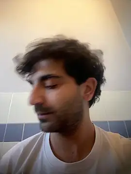 Snapshot of elia2711 chatting on 02-15-26, 04:06 elia2711 online show from 02-15-26, 04:06