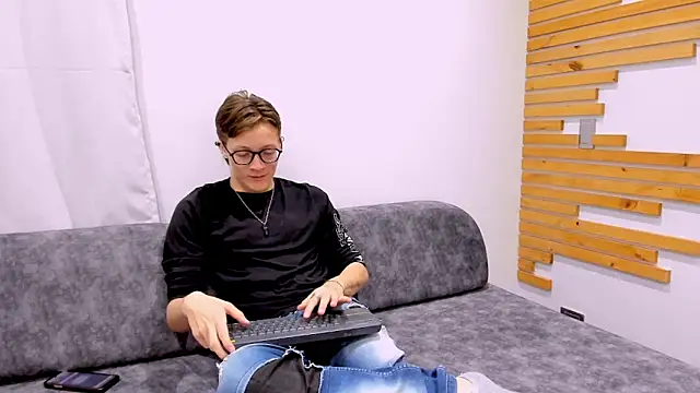 close friends online show from 06-26-26, 01:50
