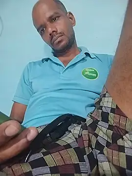 Snapshot of Daddyishere_19 chatting on 06-05-26, 05:45 Daddyishere 19 online show from 06-05-26, 05:45