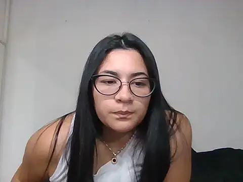 Snapshot of Agusgold22 chatting on 03-17-26, 04:21 Agusgold22 online show from 03-17-26, 04:21