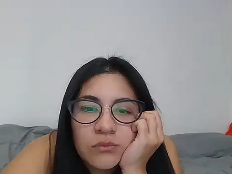 Snapshot of Agusgold22 chatting on 03-26-26, 02:37 Agusgold22 online show from 03-26-26, 02:37