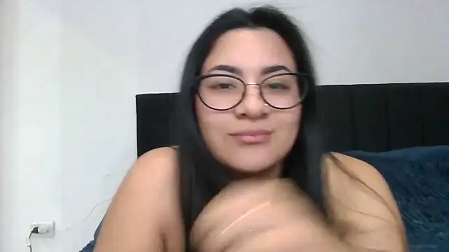 Snapshot of Agusgold22 chatting on 05-12-26, 02:56 Agusgold22 online show from 05-12-26, 02:56