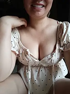 Snapshot of lisn-cute chatting on 06-19-26, 03:23 lisn-cute online show from 06-19-26, 03:23