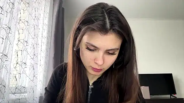VennieMiramontez online show from 05-11-26, 12:28