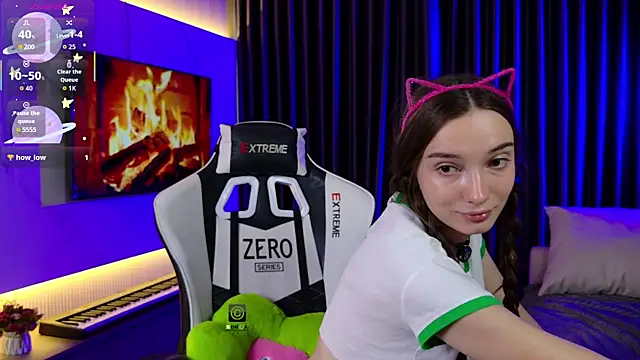 Snapshot of AnnyShore chatting on 02-24-26, 12:00 AnnyShore online show from 02-24-26, 12:00