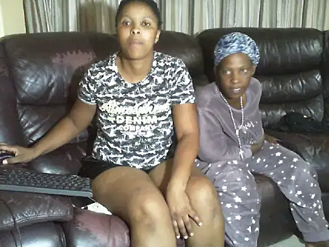 Snapshot of Caramel-Diva chatting on 02-16-26, 07:45 Caramel-Diva online show from 02-16-26, 07:45