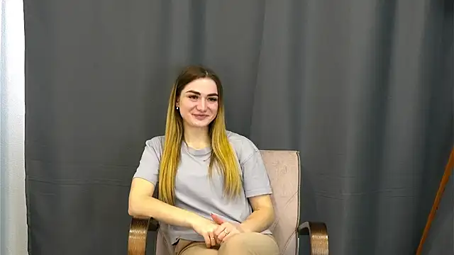 Snapshot of CharaVaz chatting on 02-08-26, 07:50 CharaVaz online show from 02-08-26, 07:50