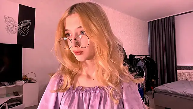 Snapshot of TaliCaan chatting on 02-22-26, 09:00 TaliCaan online show from 02-22-26, 09:00