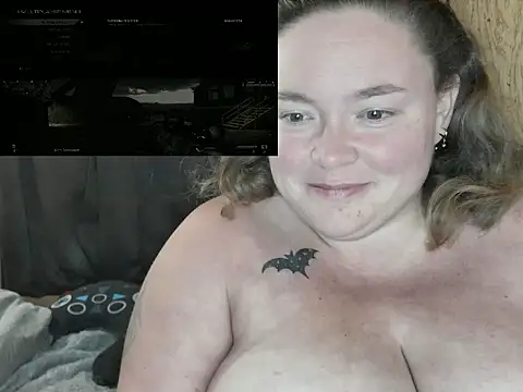 Snapshot of ladylynn13 chatting on 04-30-26, 01:01 ladylynn13 online show from 04-30-26, 01:01
