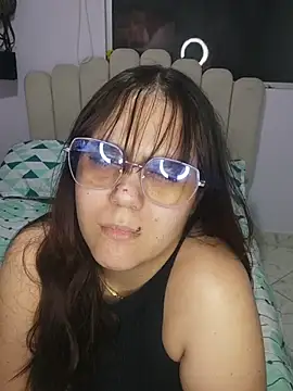 its lauu  online show from 02-23-26, 03:52