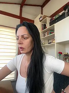 Snapshot of MiriamDelyn chatting on 04-23-26, 02:19 MiriamDelyn online show from 04-23-26, 02:19
