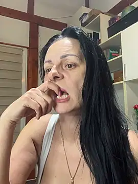 Snapshot of MiriamDelyn chatting on 04-24-26, 08:00 MiriamDelyn online show from 04-24-26, 08:00