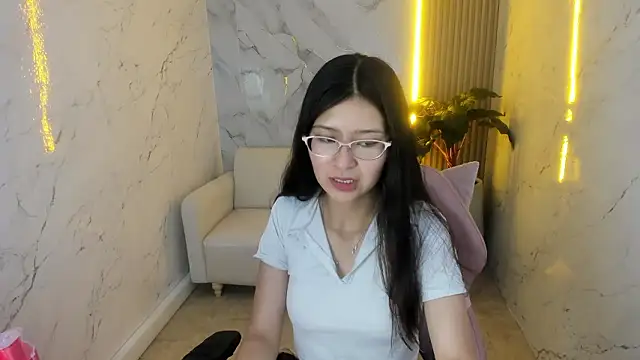 Snapshot of dani_tf chatting on 02-13-26, 01:33 dani tf online show from 02-13-26, 01:33