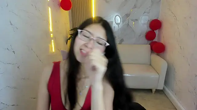 Snapshot of dani_tf chatting on 02-19-26, 12:57 dani tf online show from 02-19-26, 12:57