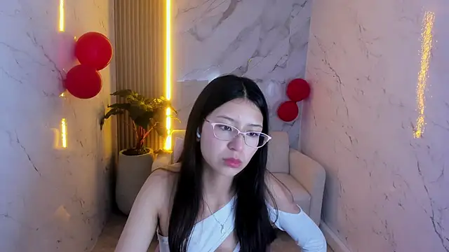 Snapshot of dani_tf chatting on 02-16-26, 12:48 dani tf online show from 02-16-26, 12:48