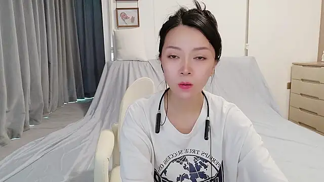 Snapshot of xiaojie_jie chatting on 07-08-26, 06:03 xiaojie jie online show from 07-08-26, 06:03