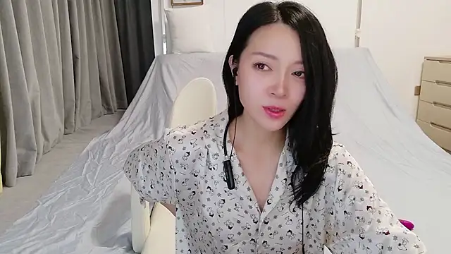 Snapshot of xiaojie_jie chatting on 06-25-26, 04:12 xiaojie jie online show from 06-25-26, 04:12