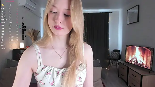 AmyLouWood online show from 02-18-26, 06:33