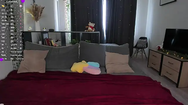 AmyLouWood online show from 04-10-26, 09:49