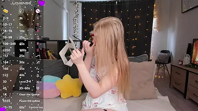 AmyLouWood online show from 04-14-26, 09:25