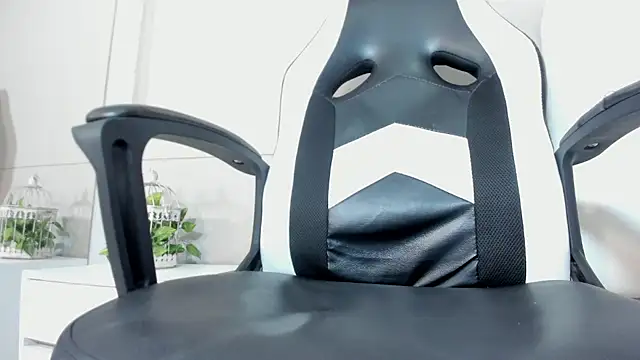 luna bradley  online show from 03-24-26, 12:27