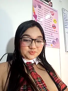 luna bradley  online show from 04-10-26, 01:07
