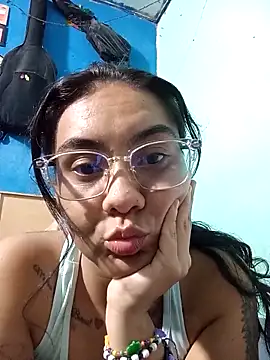 Snapshot of Mel152420 chatting on 02-16-26, 03:05 Mel152420 online show from 02-16-26, 03:05