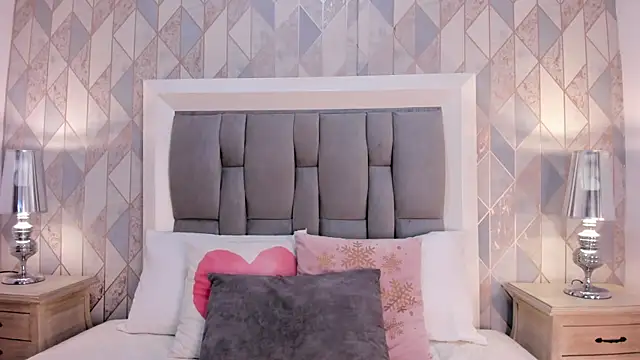 zharia lux 25 online show from 04-06-26, 11:33