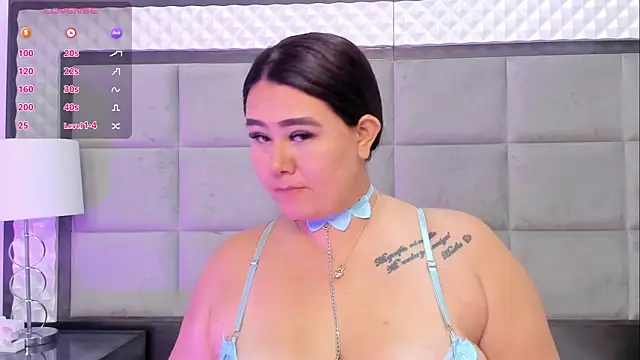 Snapshot of SophieWheeler chatting on 02-22-26, 12:40 SophieWheeler online show from 02-22-26, 12:40