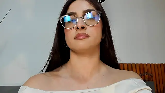 AndraCyruss online show from 03-10-26, 11:53