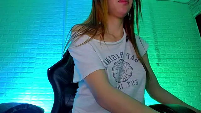 Sara Love 1 online show from 05-20-26, 03:47