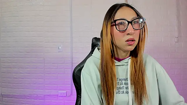 Sara Love 1 online show from 04-16-26, 02:56