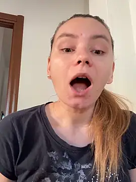 AlessiaandJay online show from 04-18-26, 08:27