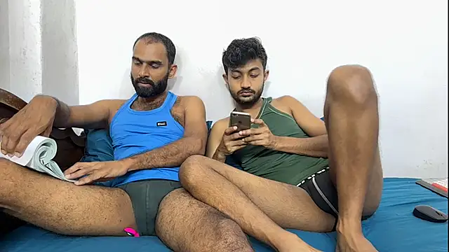 Snapshot of DesiDaddyandSon chatting on 07-28-26, 12:48 DesiDaddyandSon online show from 07-28-26, 12:48