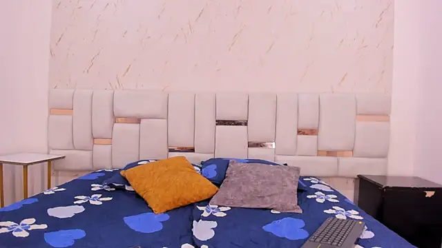 Snapshot of hermione_brown chatting on 02-25-26, 08:19 hermione brown online show from 02-25-26, 08:19