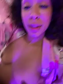 Woo isDaphne online show from 05-18-26, 04:07