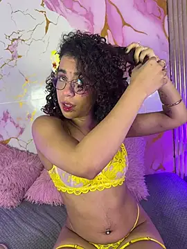 Woo isDaphne online show from 04-17-26, 12:02