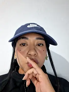 Zafira glow online show from 03-05-26, 09:22