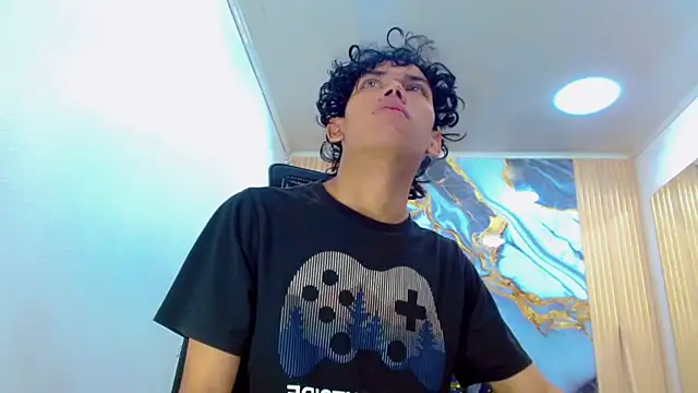 Snapshot of DaviidBuckx_ chatting on 02-19-26, 02:19 DaviidBuckx online show from 02-19-26, 02:19