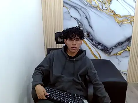 Snapshot of DaviidBuckx_ chatting on 02-14-26, 02:23 DaviidBuckx online show from 02-14-26, 02:23