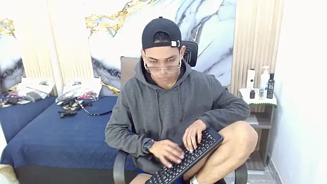 DaviidBuckx  online show from 05-10-26, 03:21