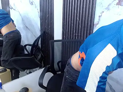 Snapshot of DaviidBuckx_ chatting on 02-11-26, 05:40 DaviidBuckx online show from 02-11-26, 05:40