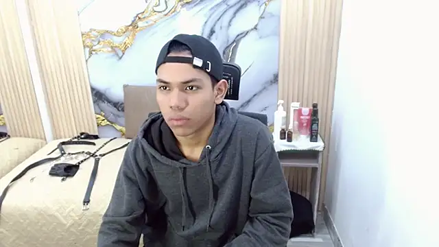 DaviidBuckx  online show from 05-12-26, 02:52