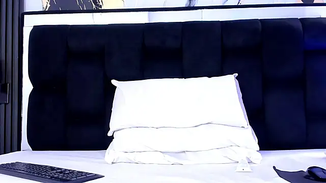 light eyes  online show from 03-11-26, 02:33