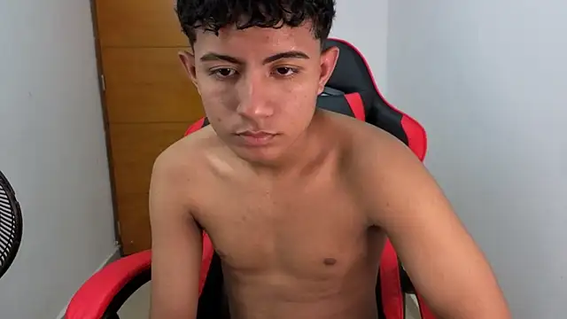 Snapshot of alluringangel22 chatting on 02-10-26, 01:48 alluringangel22 online show from 02-10-26, 01:48