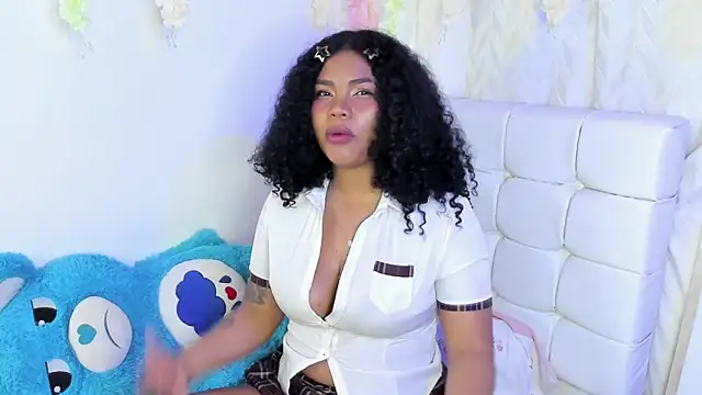 Snapshot of Angel_Belll chatting on 06-08-26, 01:28 Angel Belll online show from 06-08-26, 01:28