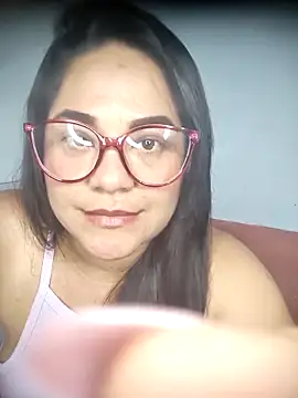 Snapshot of tania_queen chatting on 02-25-26, 12:00 tania queen online show from 02-25-26, 12:00