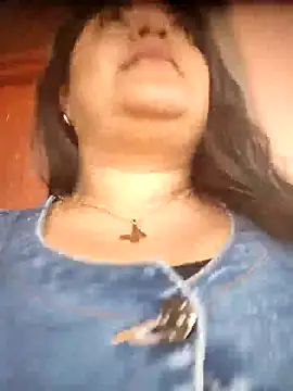 Snapshot of tania_queen chatting on 02-21-26, 09:39 tania queen online show from 02-21-26, 09:39